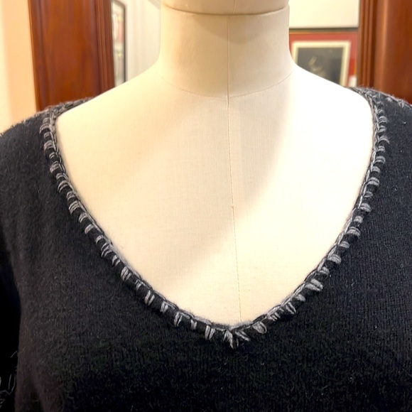 Subtle Luxury Black Cashmere Sweater - Picture 2 of 6